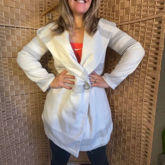 Lovestitch Wool Blend Hooded Coat - Picture 3 of 12